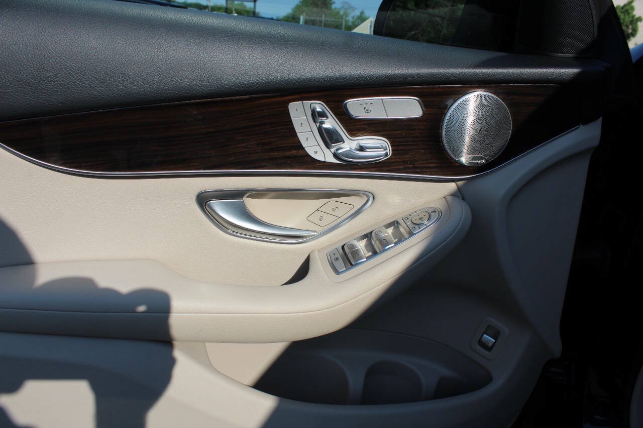 Used 2021 Mercedes-Benz GLC 300 4MATIC Coupe image 21