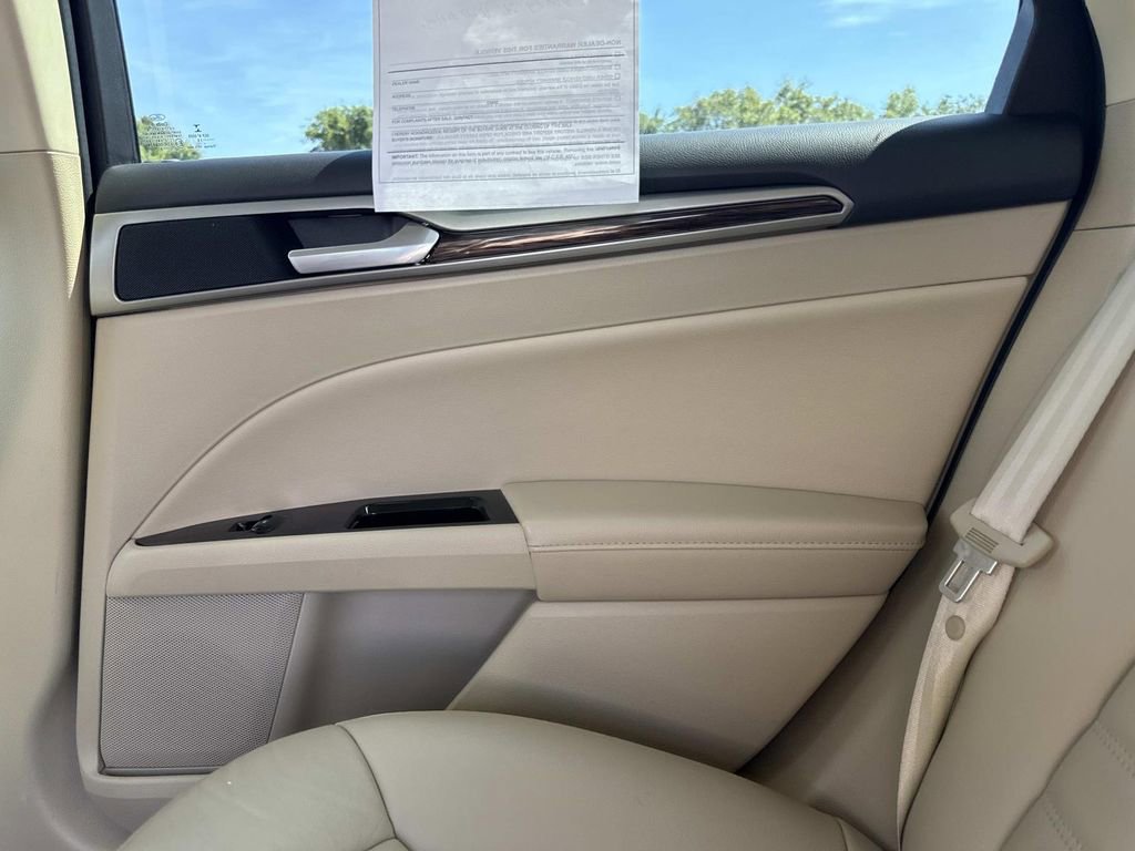 Used 2015 Ford Fusion SE w/ Equipment Group 202A FWD image 15