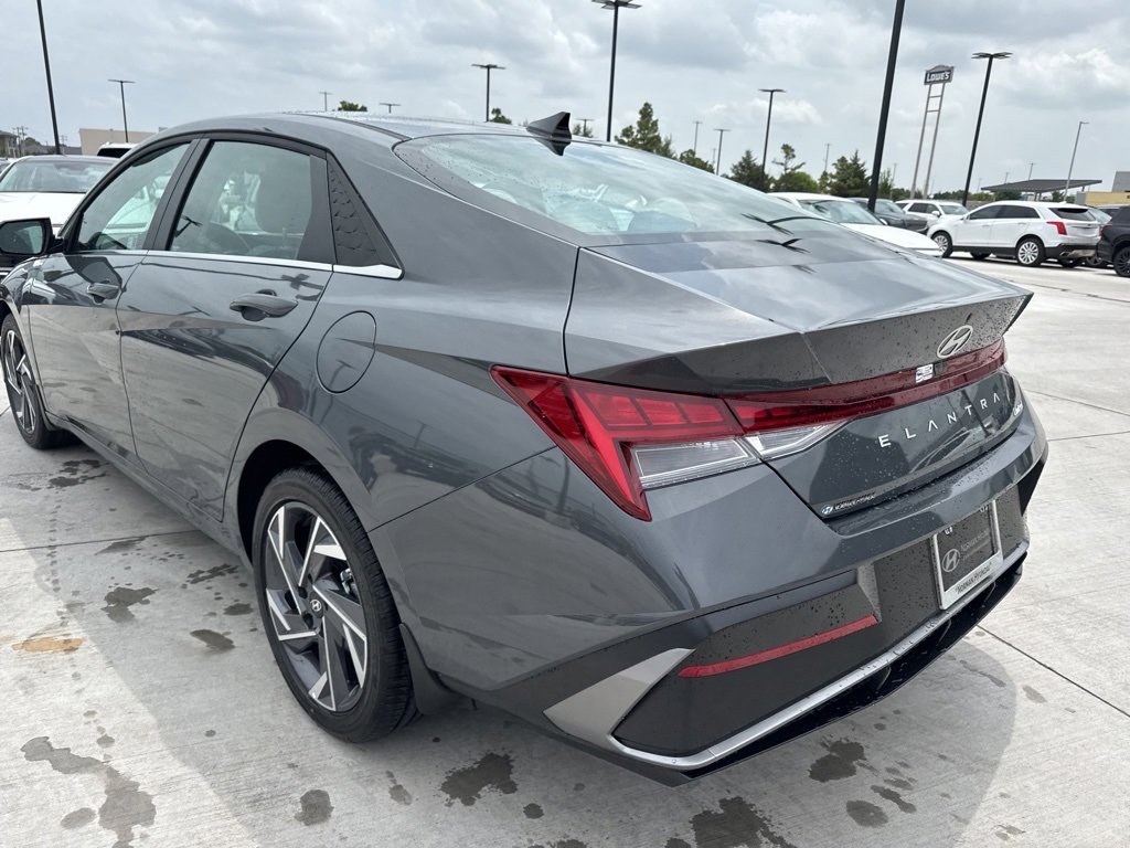 New 2025 Hyundai Elantra Limited image 7