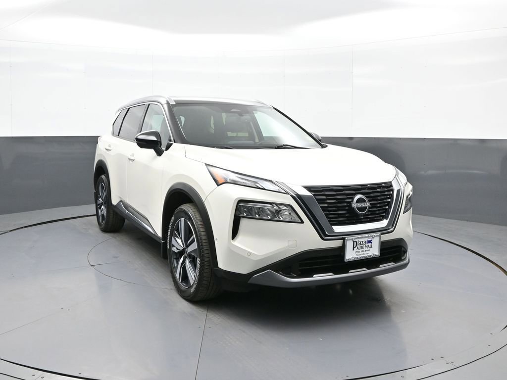 Used 2023 Nissan Rogue SL w/ SL Premium Package image 3