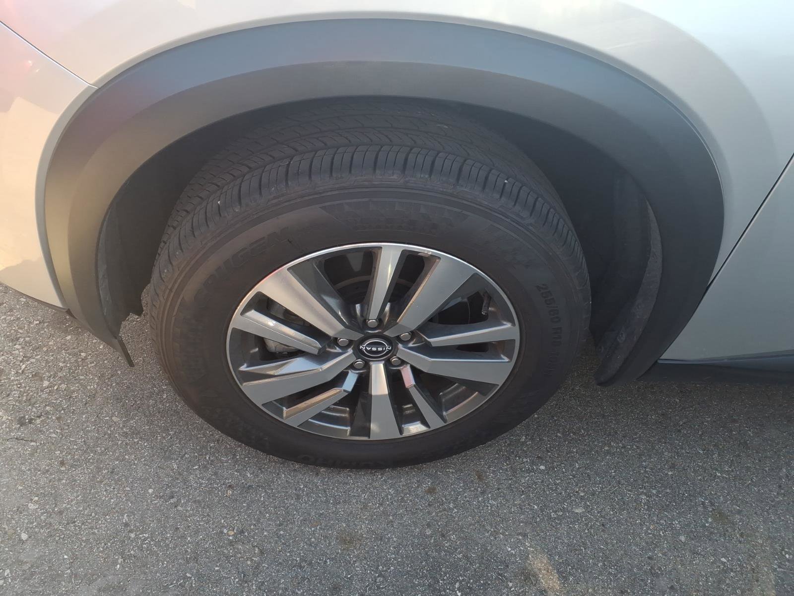 Certified 2025 Nissan Pathfinder SL FWD image 3