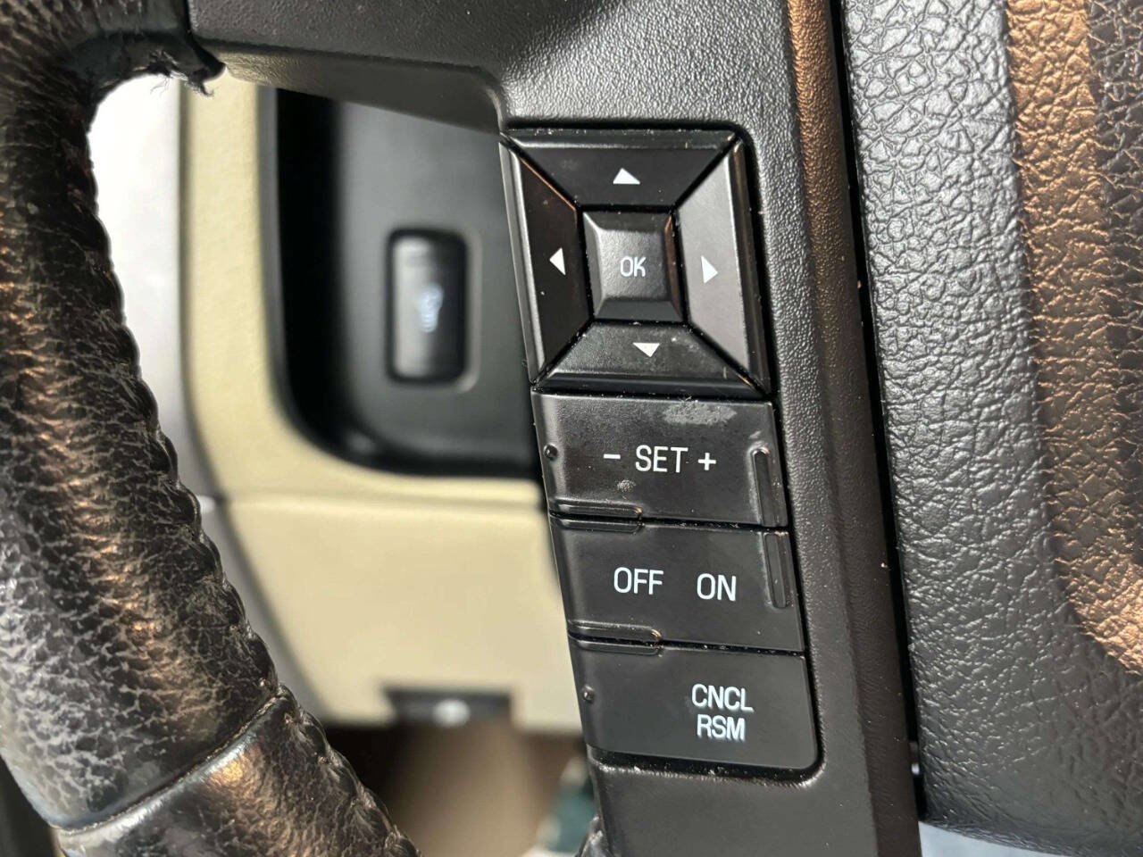 Used 2017 Ford Expedition XLT w/ Equipment Group 202A RWD image 35