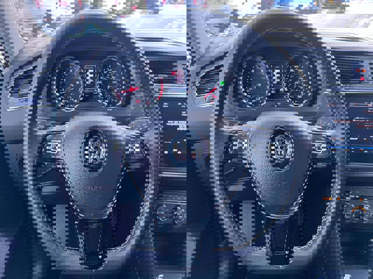 Used 2021 Volkswagen Tiguan SE image 14