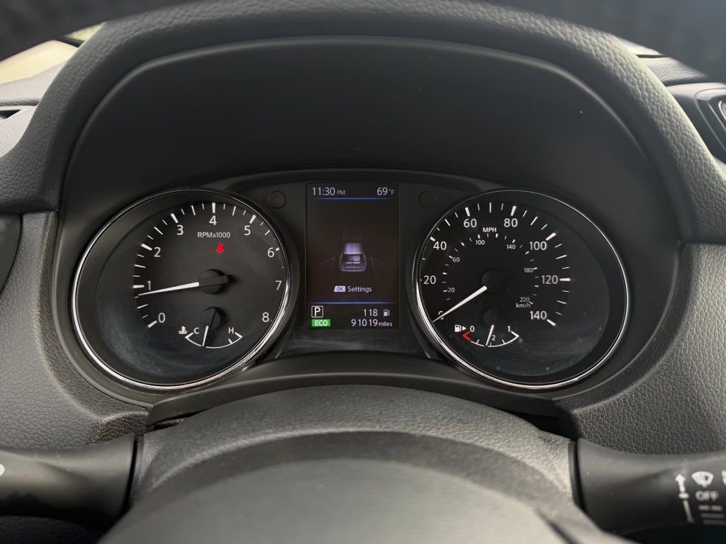 Used 2019 Nissan Rogue S w/ Special Edition Package FWD image 16