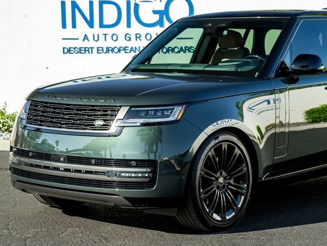 Used 2025 Land Rover Range Rover SE AWD/4WD image 2