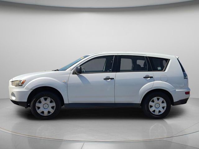 Used 2010 Mitsubishi Outlander ES image 3