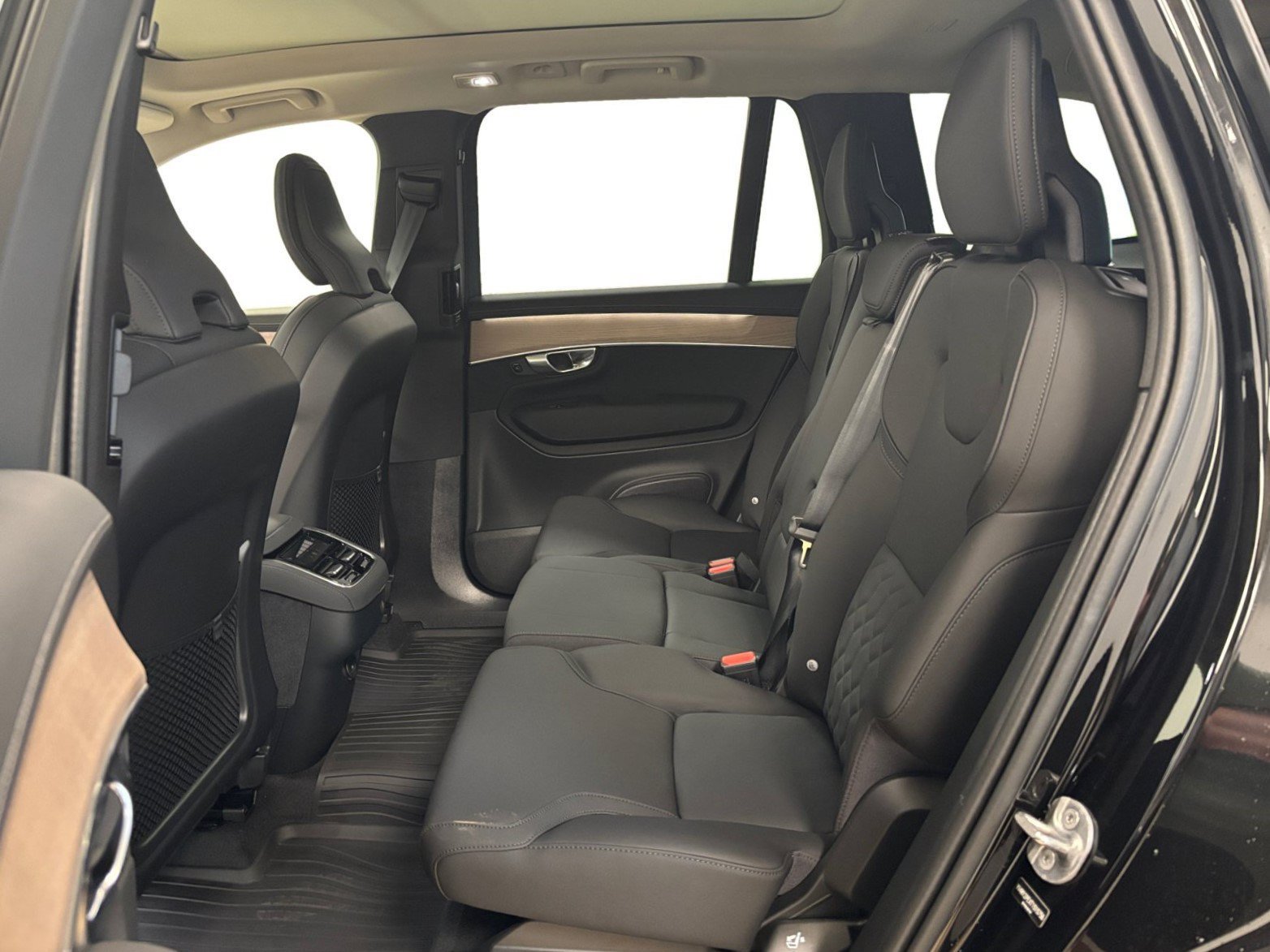 New 2026 Volvo XC90 B5 Plus w/ Protection Package AWD/4WD image 13
