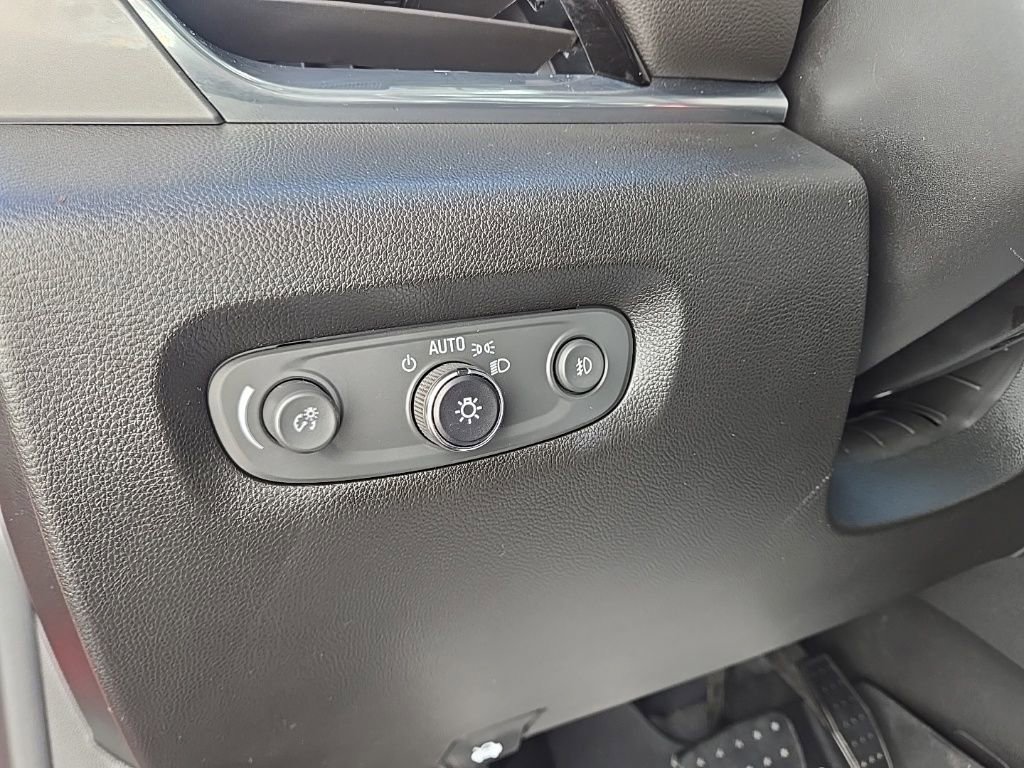 Used 2020 Chevrolet Traverse RS image 28