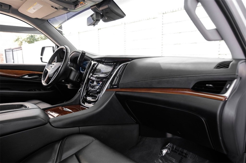 Used 2019 Cadillac Escalade ESV Luxury image 10