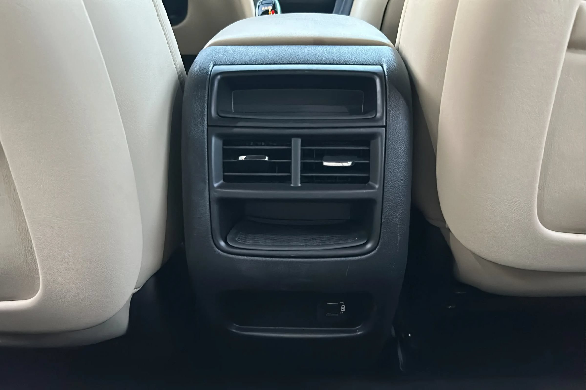Used 2018 Cadillac XT5 Luxury w/ Driver Awareness Package AWD/4WD image 39