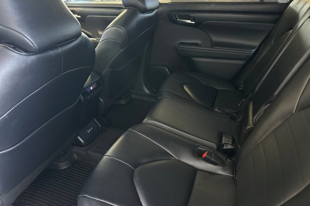 Certified 2026 Toyota Highlander XLE AWD/4WD image 16