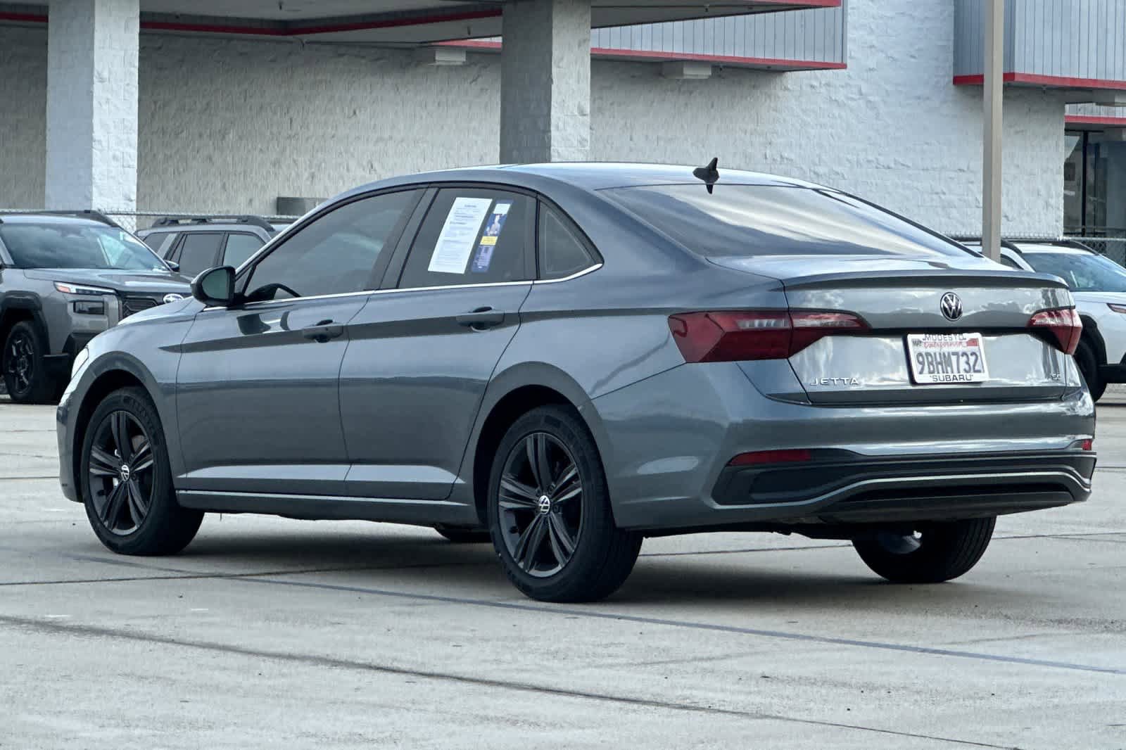 Used 2022 Volkswagen Jetta SE image 5