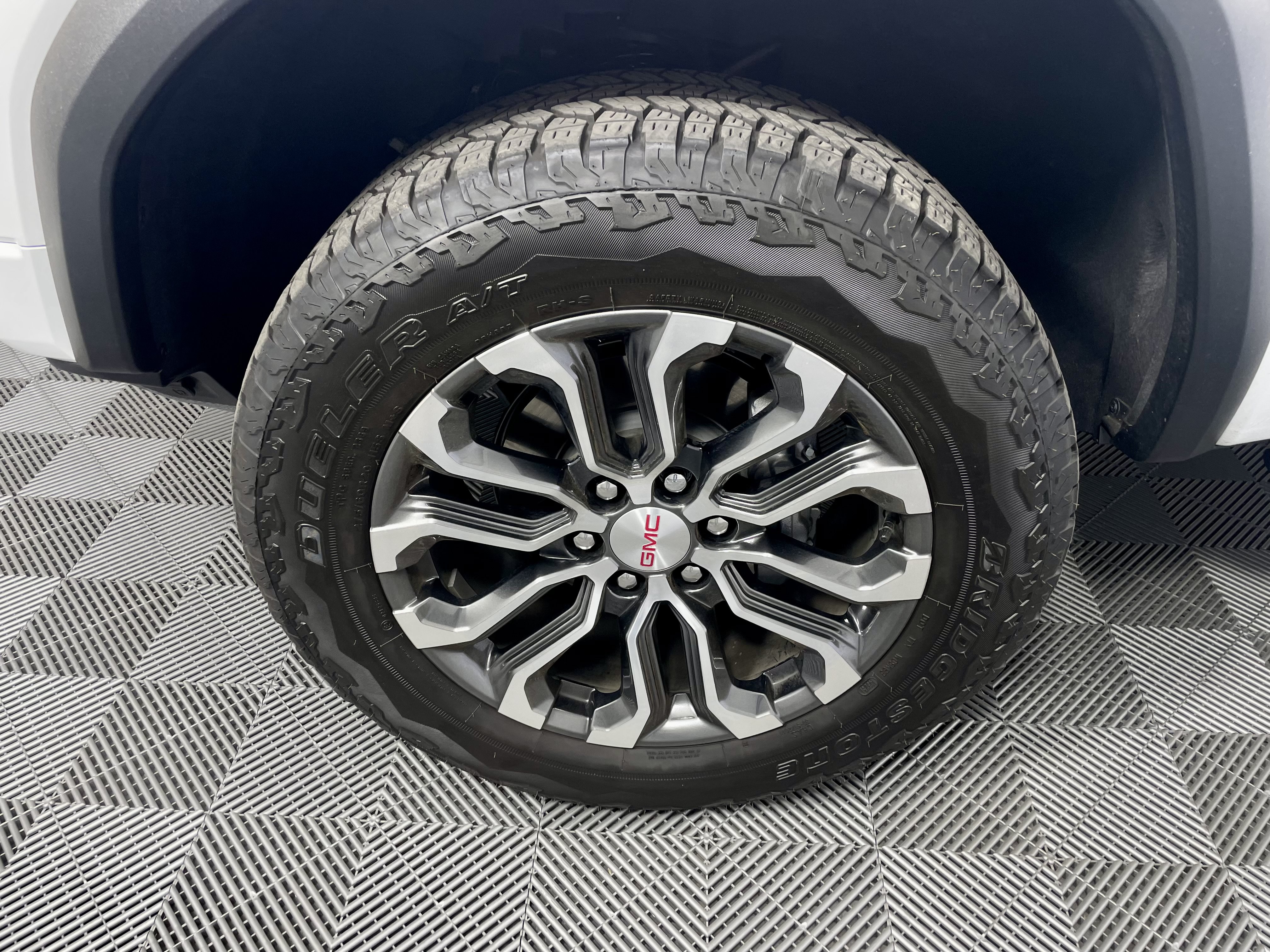 Used 2026 GMC Canyon Denali AWD/4WD image 9