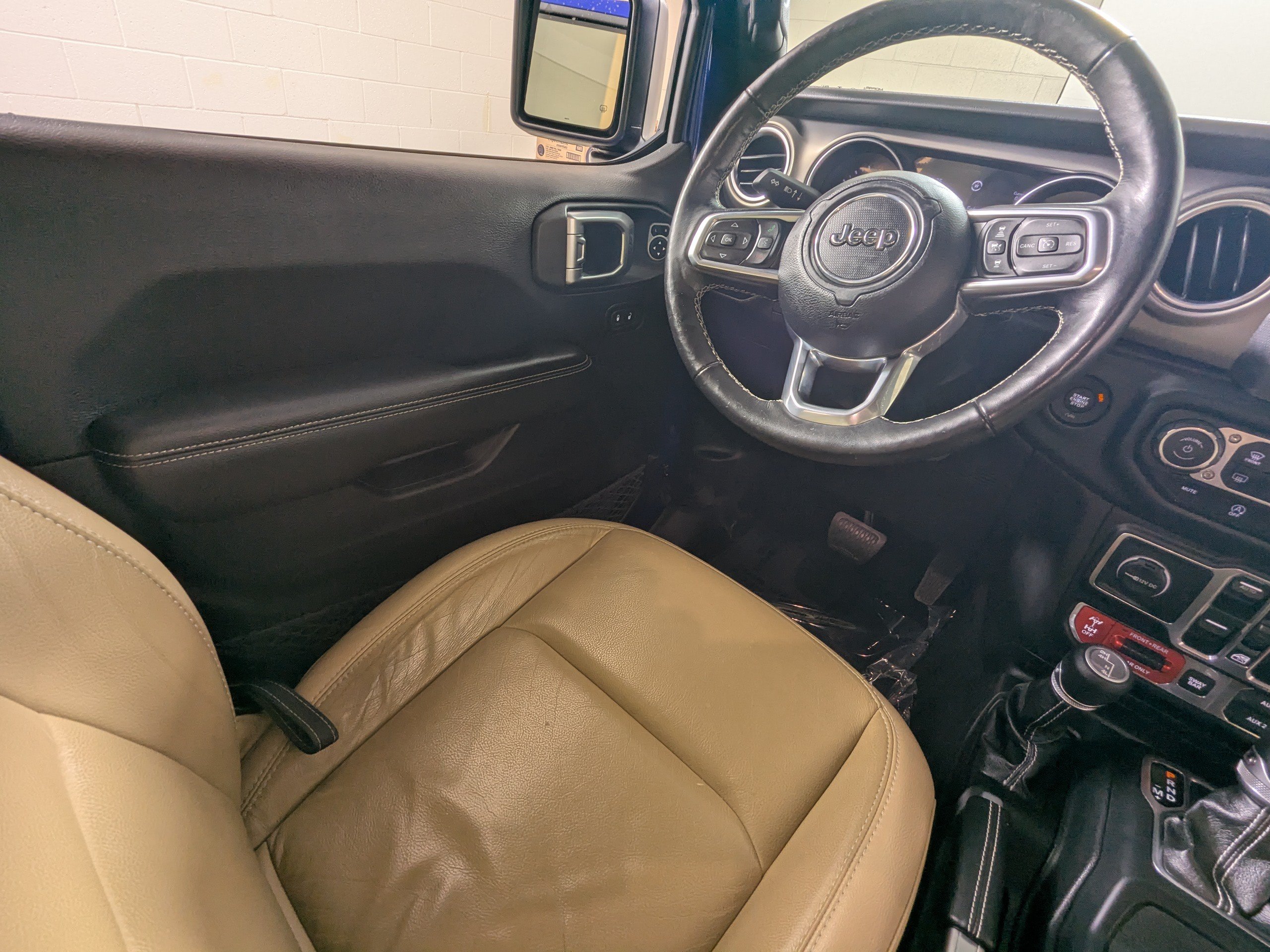 Used 2019 Jeep Wrangler Unlimited Rubicon w/ Dual Top Group AWD/4WD image 10