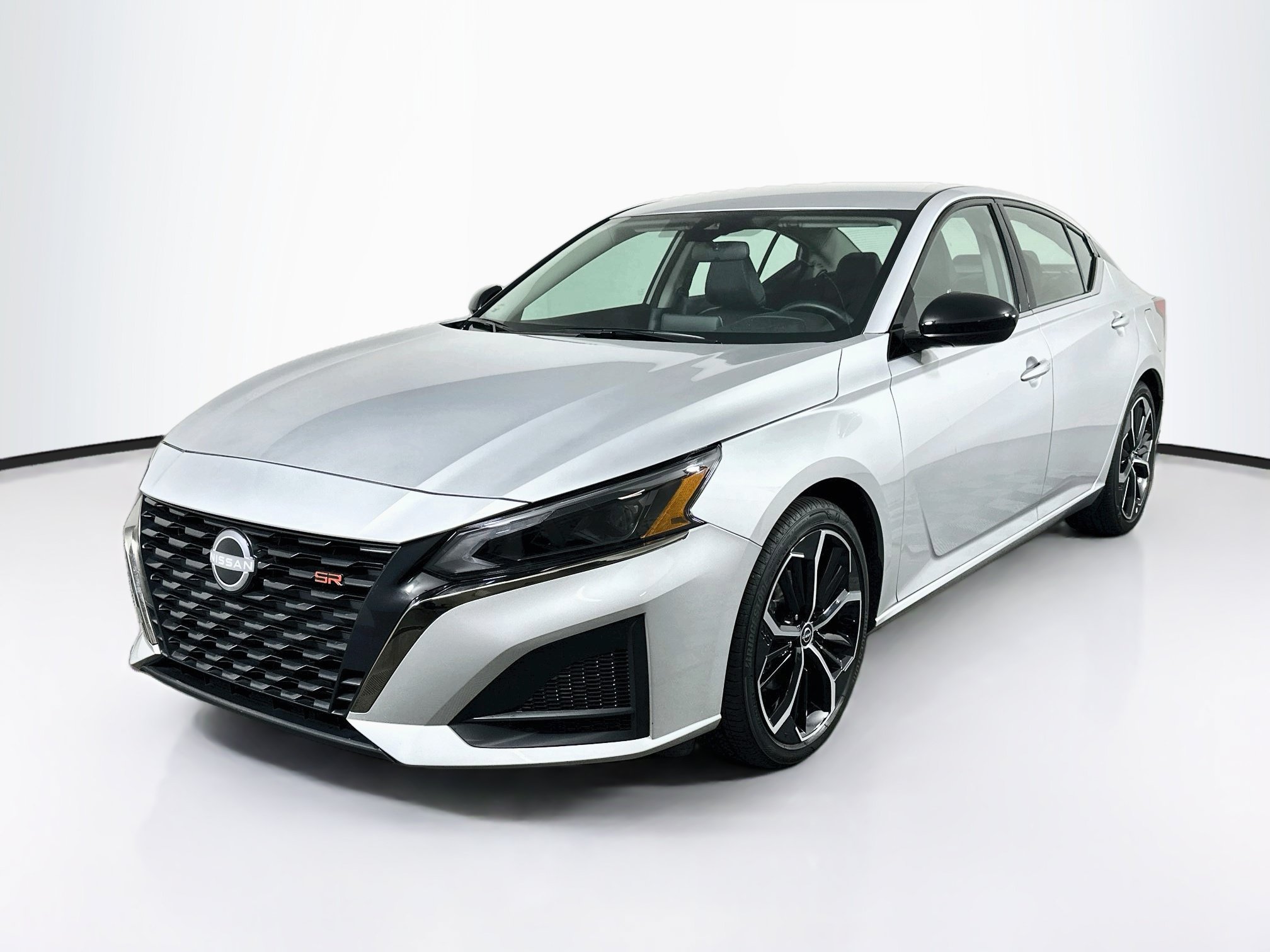 Used 2025 Nissan Altima 2.5 SR FWD image 3