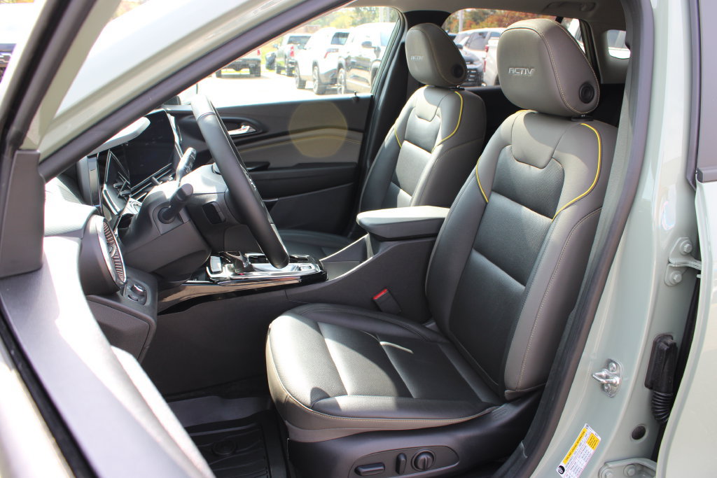 Used 2025 Chevrolet Trax ACTIV w/ Sunroof Package FWD image 10