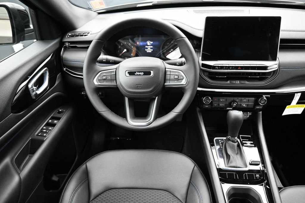 New 2026 Jeep Compass Latitude AWD/4WD image 3