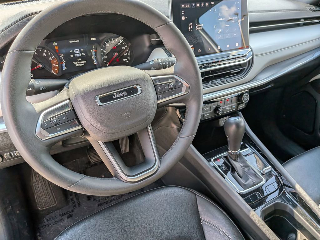 Used 2025 Jeep Compass Limited image 15