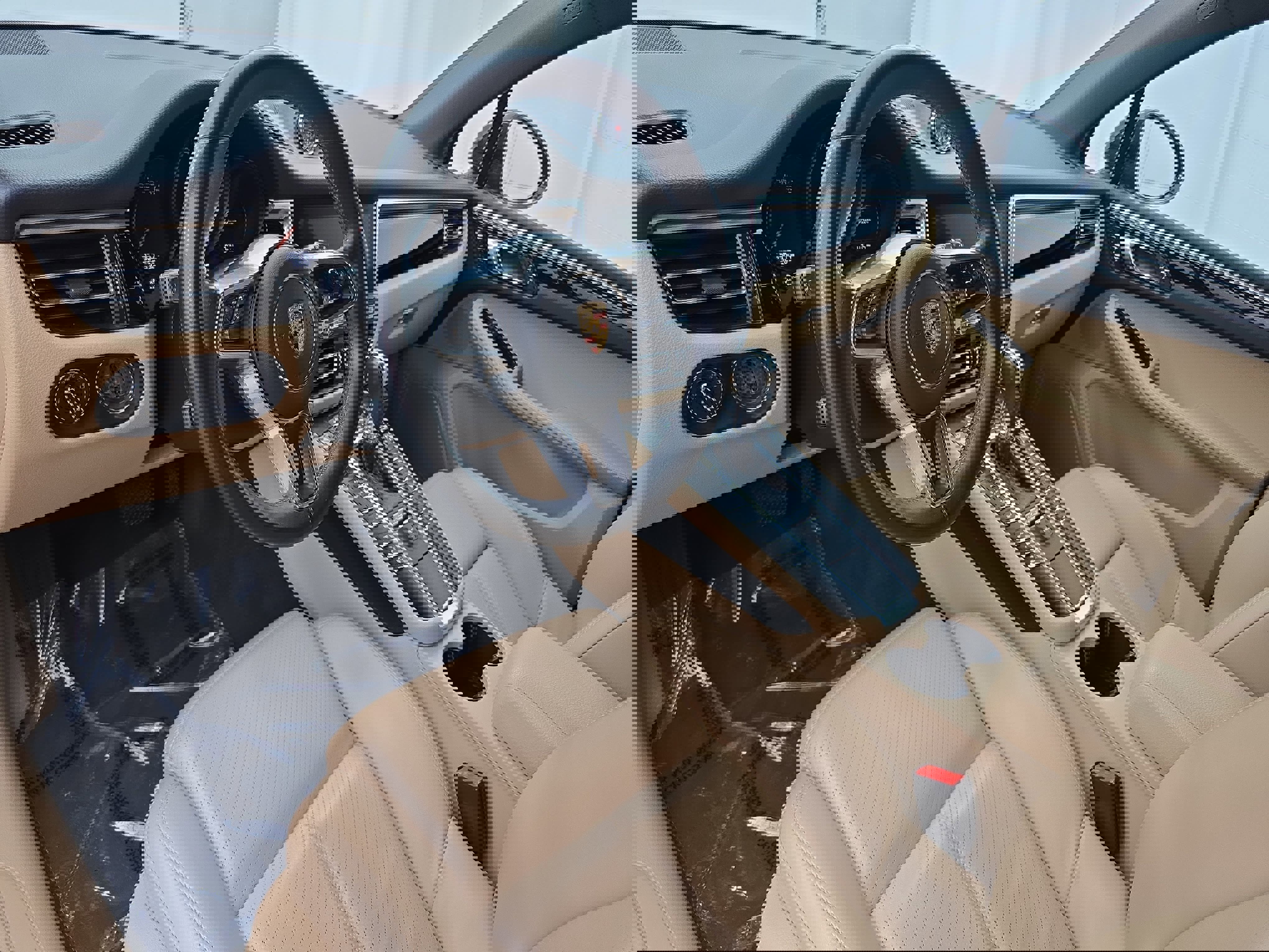 Used 2021 Porsche Macan Base image 16