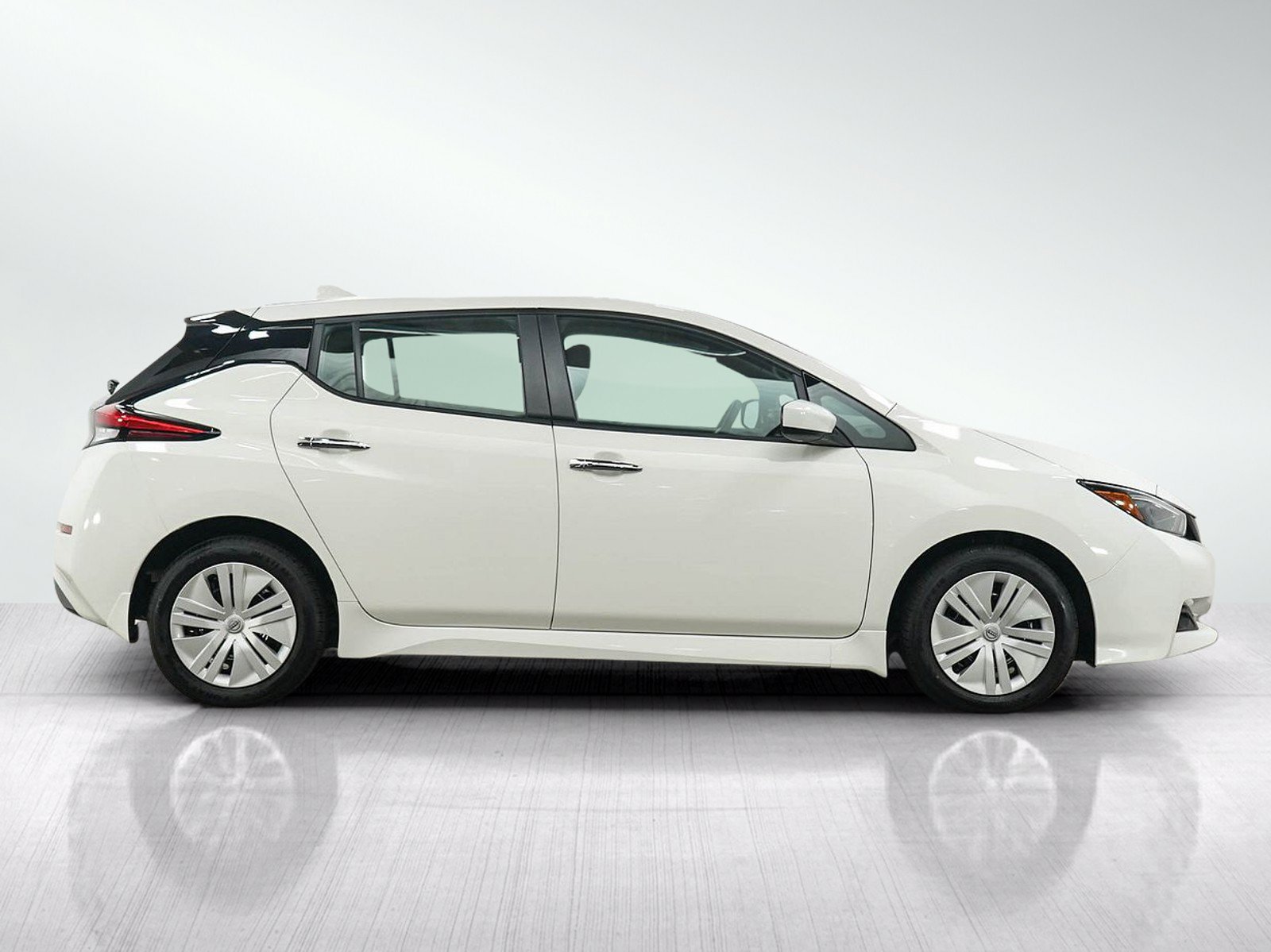 Used 2025 Nissan Leaf S FWD image 6