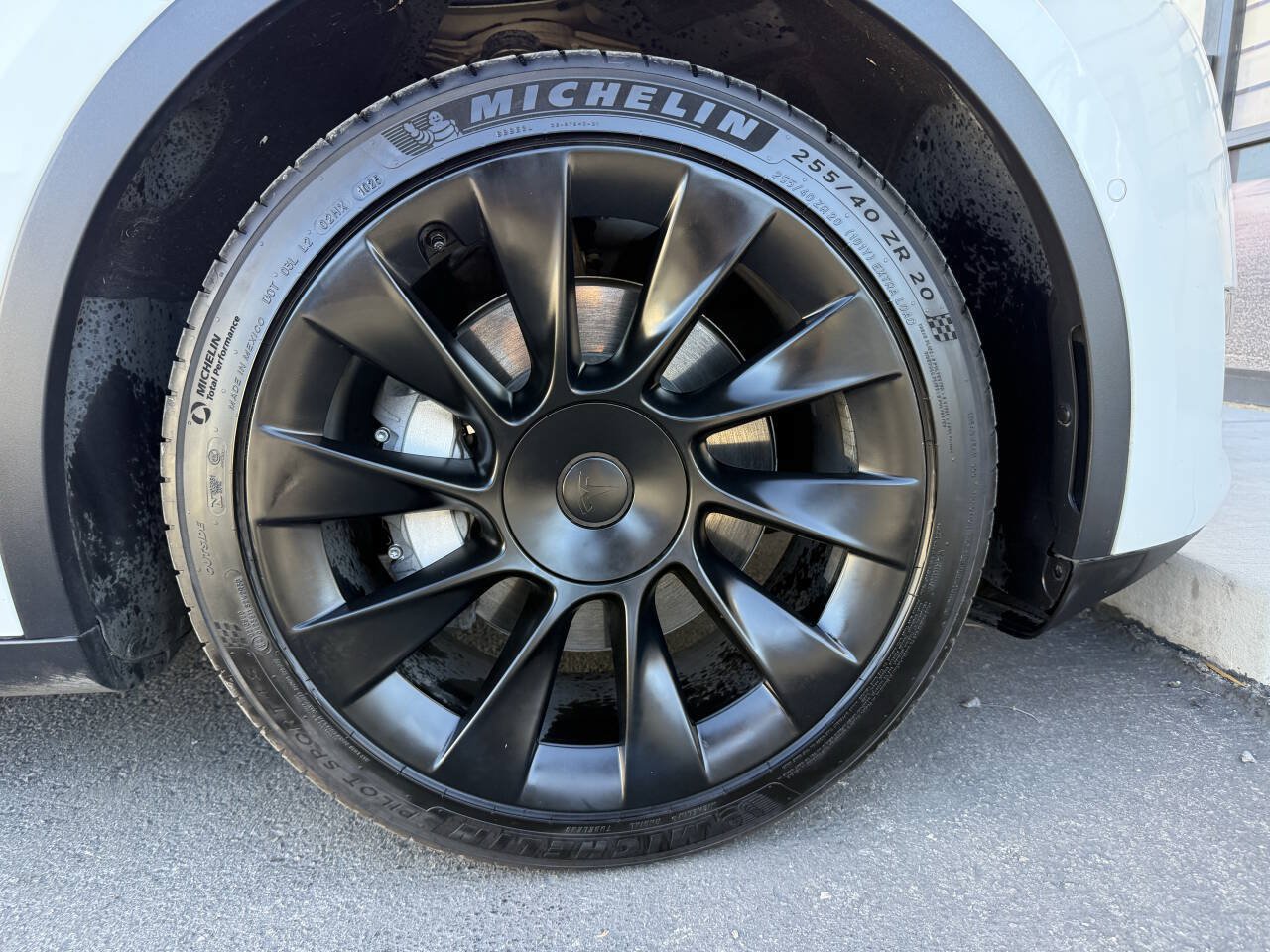 Used 2023 Tesla Model Y Long Range AWD/4WD image 32