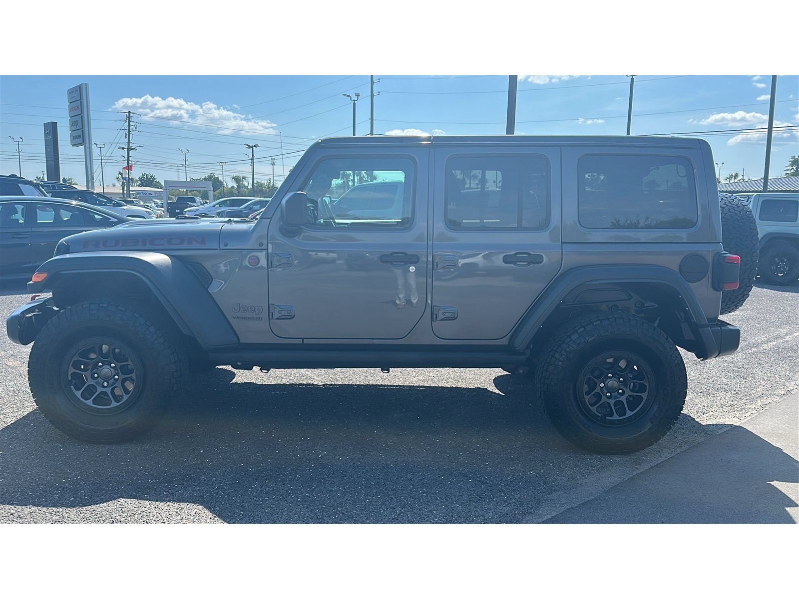 Used 2022 Jeep Wrangler Unlimited Rubicon w/ Xtreme Recon 35" Tire Package AWD/4WD image 2