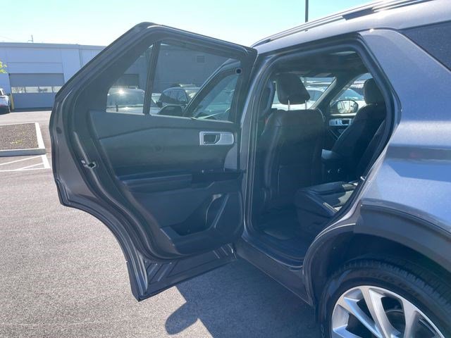 Used 2021 Ford Explorer Platinum w/ Equipment Group 601A AWD/4WD image 28