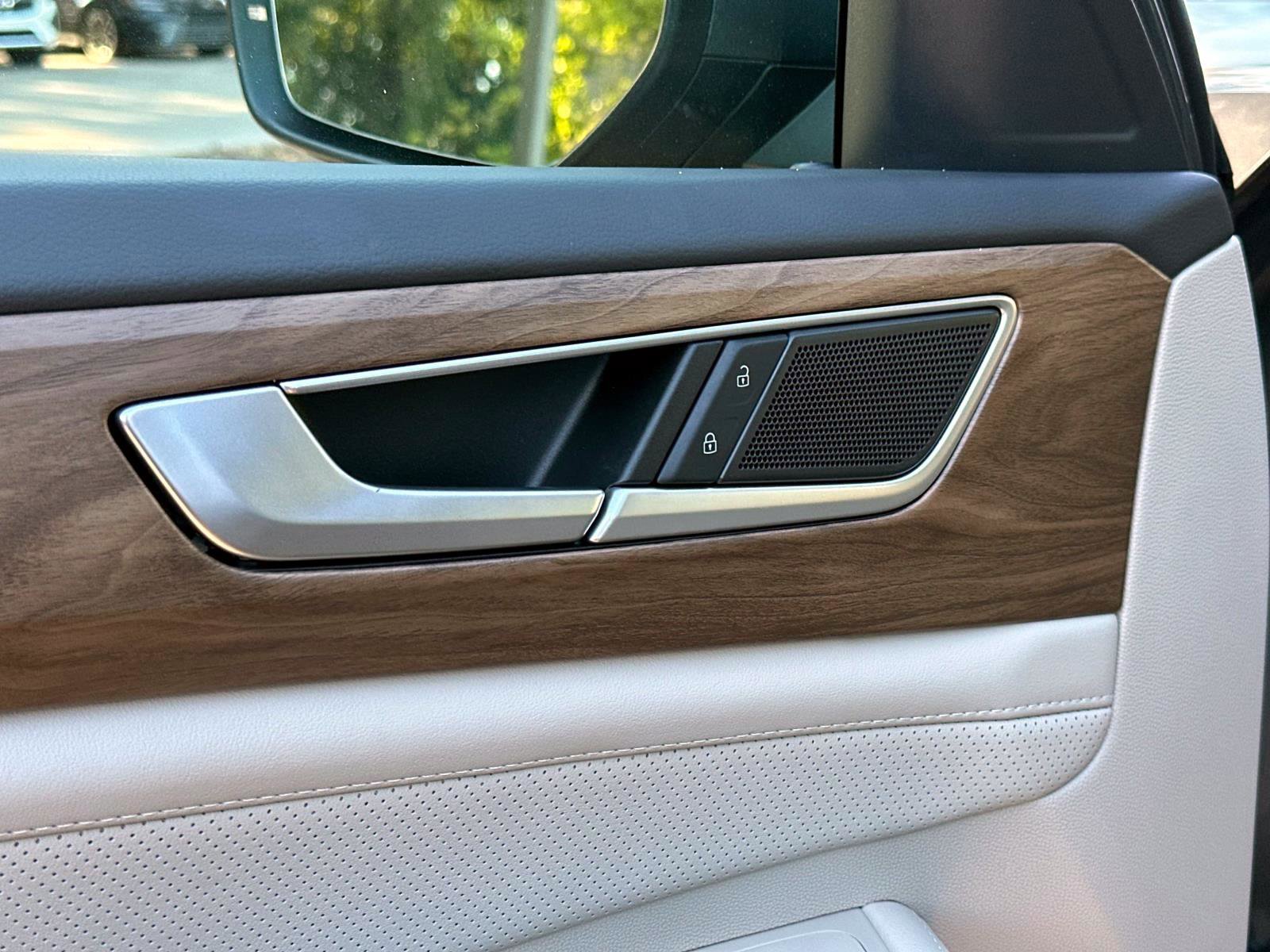 Certified 2025 Volkswagen Atlas SE image 17
