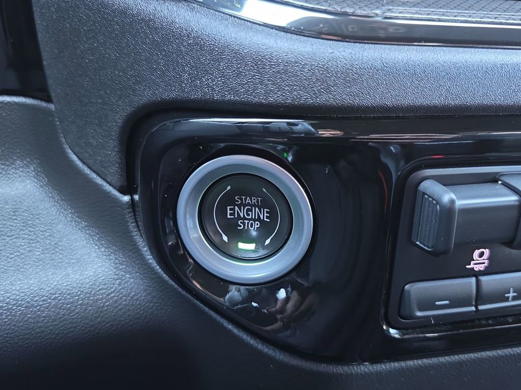 Certified 2022 Chevrolet Silverado 1500 ZR2 w/ Technology Package image 17