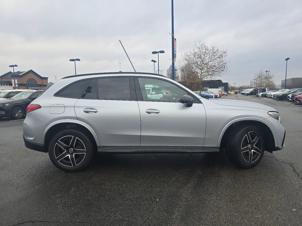 Used 2025 Mercedes-Benz GLC 300 4MATIC image 17