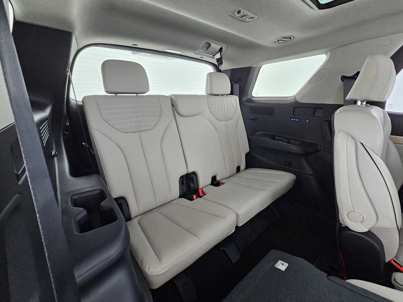 Used 2023 Hyundai Palisade Limited w/ Cargo Package FWD image 13