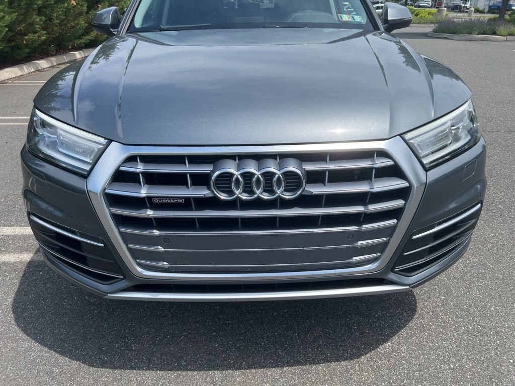 Used 2020 Audi Q5 2.0T Premium w/ Convenience Package AWD/4WD image 2