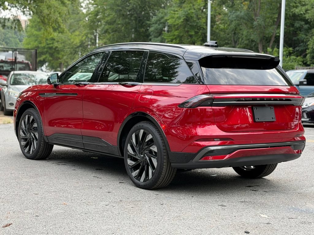 New 2026 Lincoln Nautilus Reserve w/ Jet Appearance Package AWD/4WD image 4