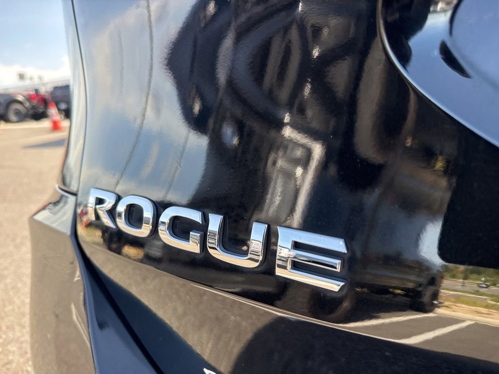 Used 2020 Nissan Rogue S FWD image 12
