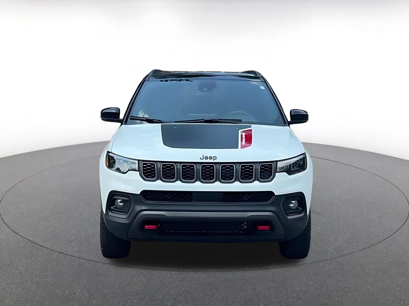 Used 2025 Jeep Compass Trailhawk AWD/4WD image 4