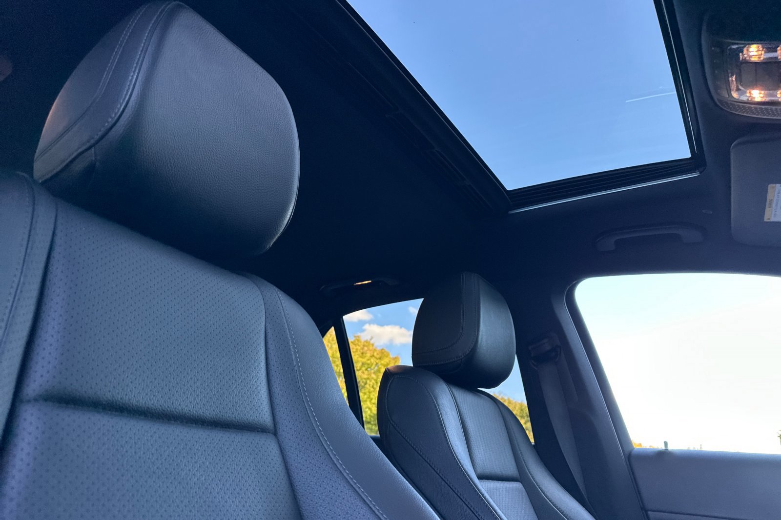 Certified 2022 Mercedes-Benz GLE 350 4MATIC w/ Premium Package image 17