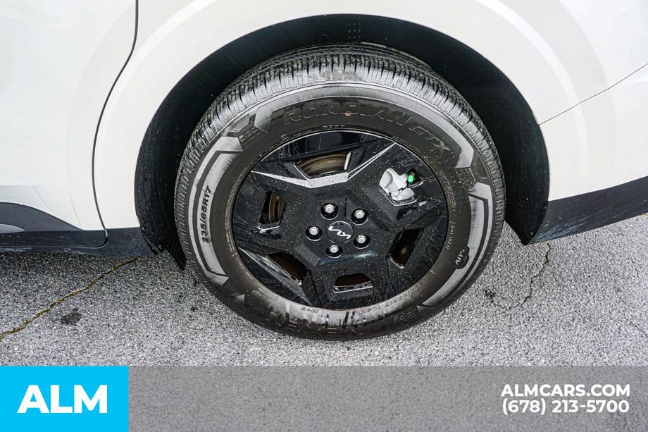Used 2025 Kia Carnival FWD image 17