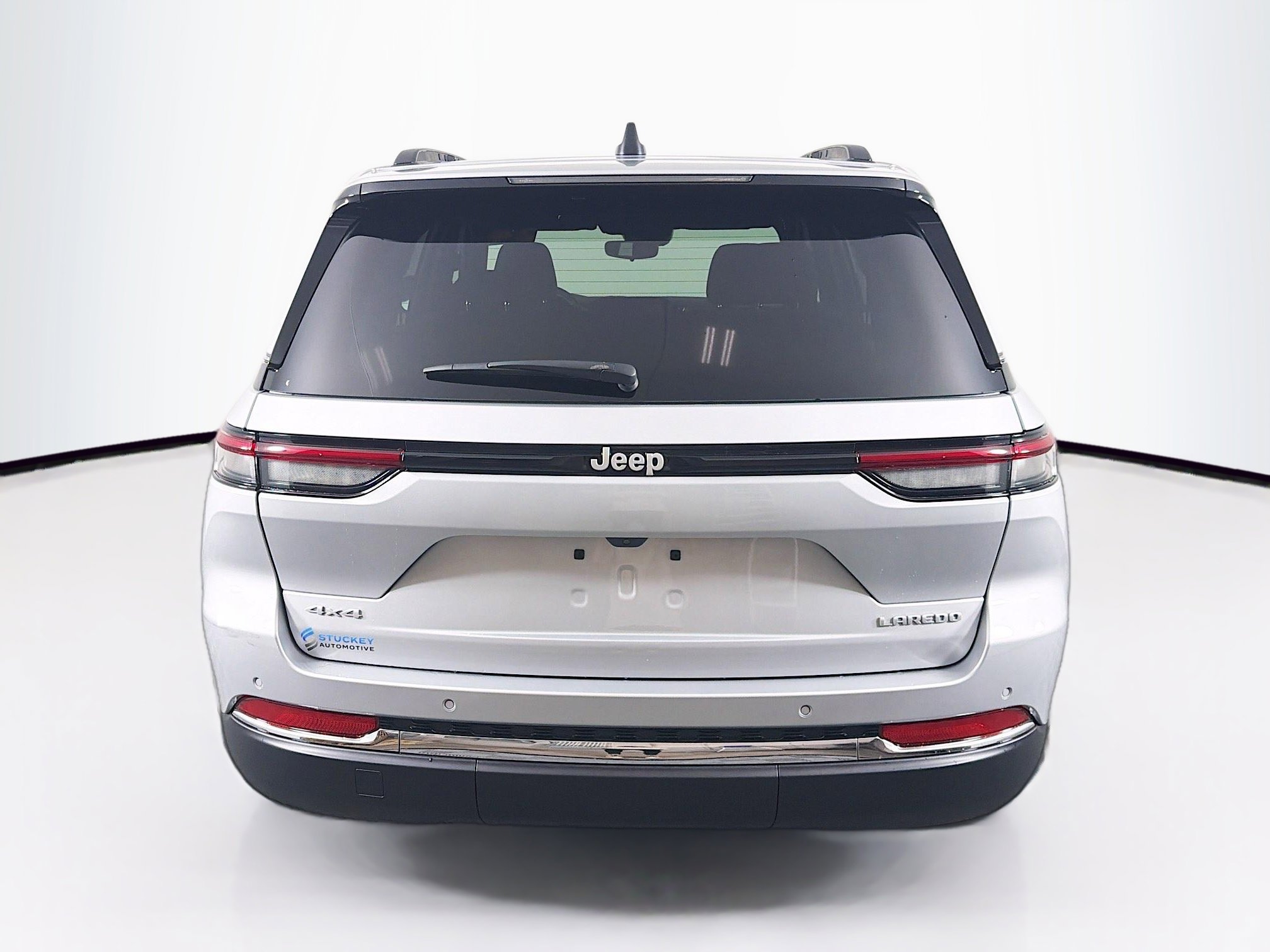 Used 2024 Jeep Grand Cherokee Laredo image 7