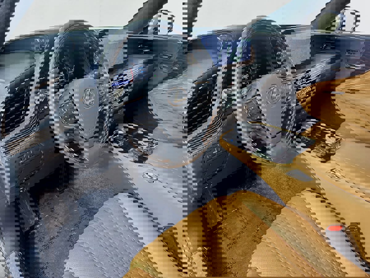 Used 2024 Lexus LS 500 w/ Interior Upgrade Package image 9