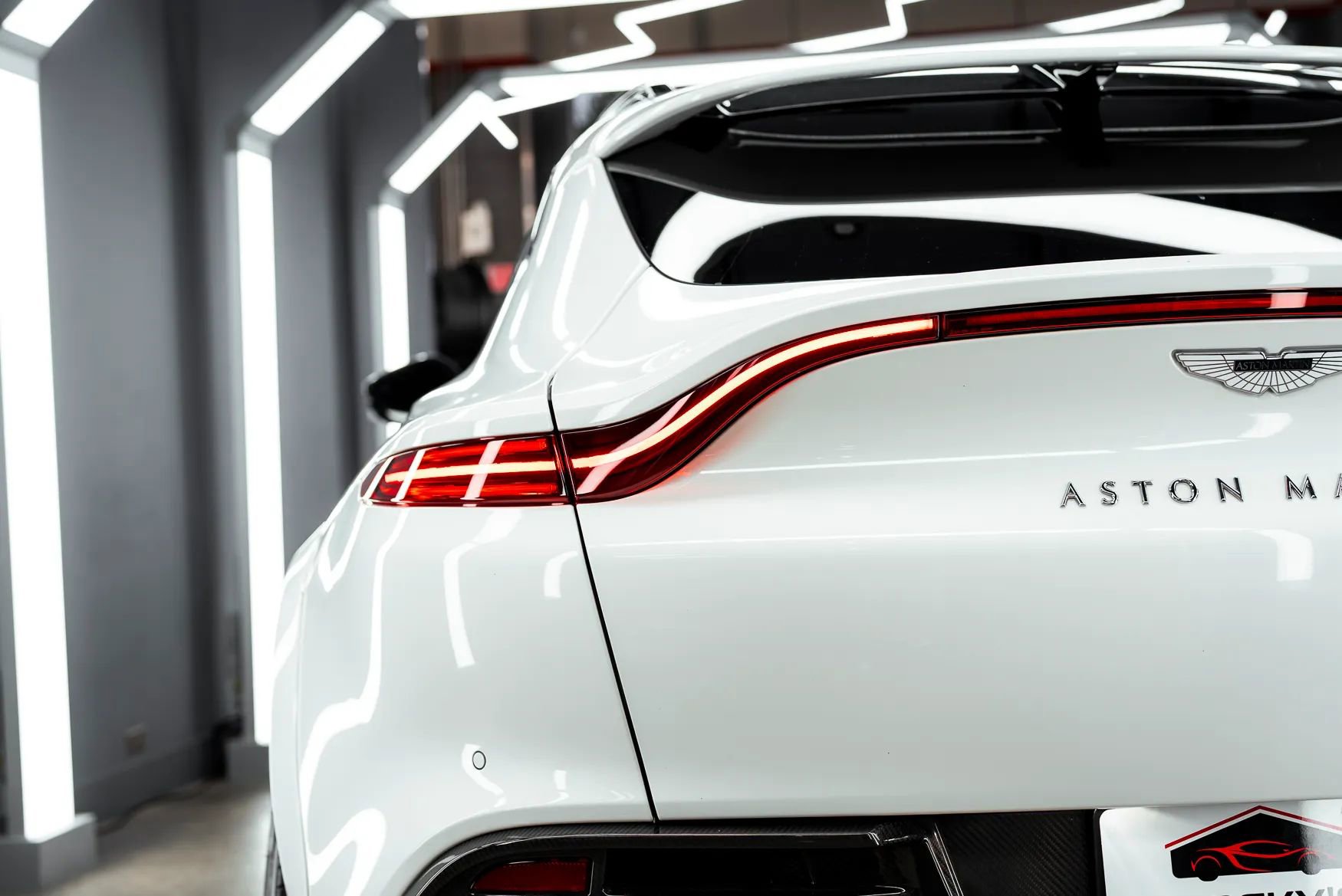 Used 2021 Aston Martin DBX AWD/4WD image 30