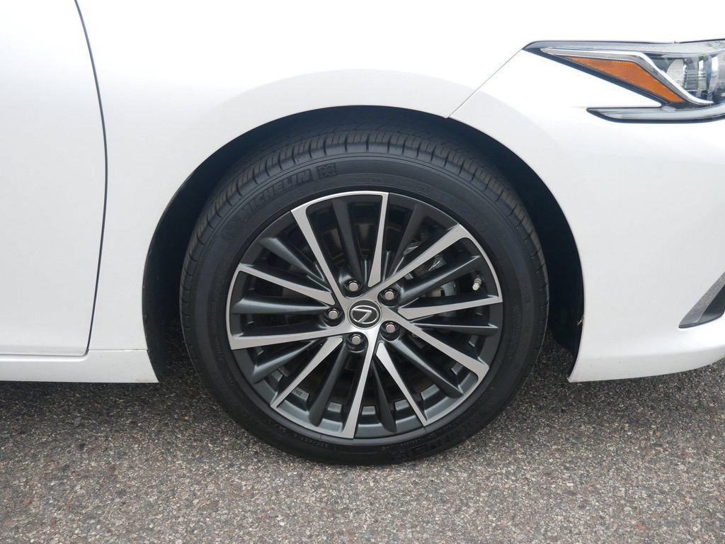 Certified 2024 Lexus ES 300h w/ Premium Package FWD image 8