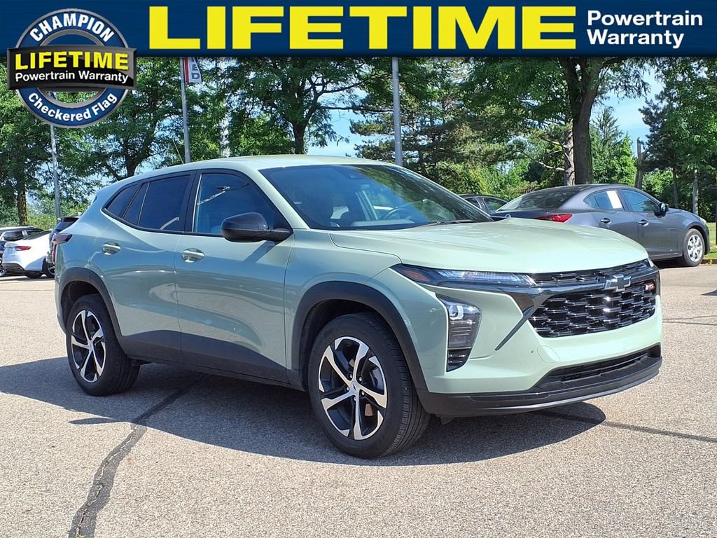 Used 2024 Chevrolet Trax RS w/ Driver Confidence Package FWD image 3