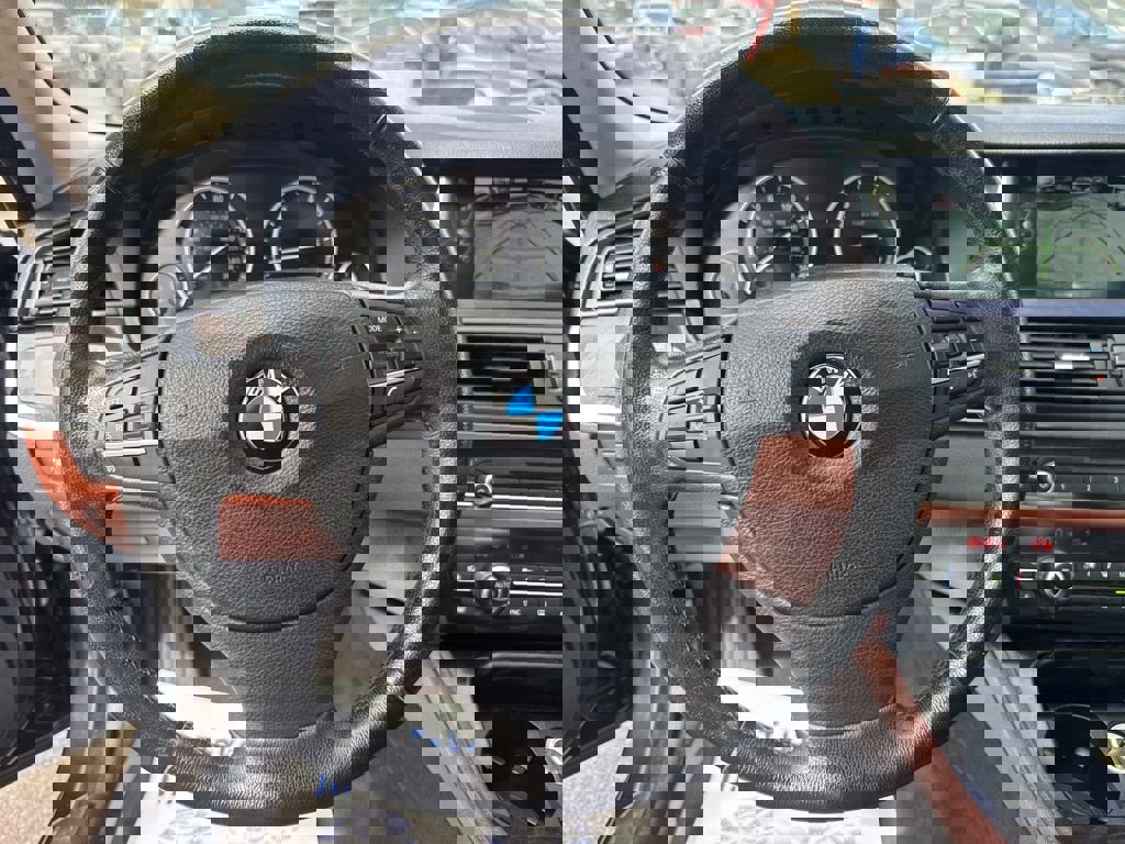 Used 2014 BMW 528i xDrive Sedan image 12