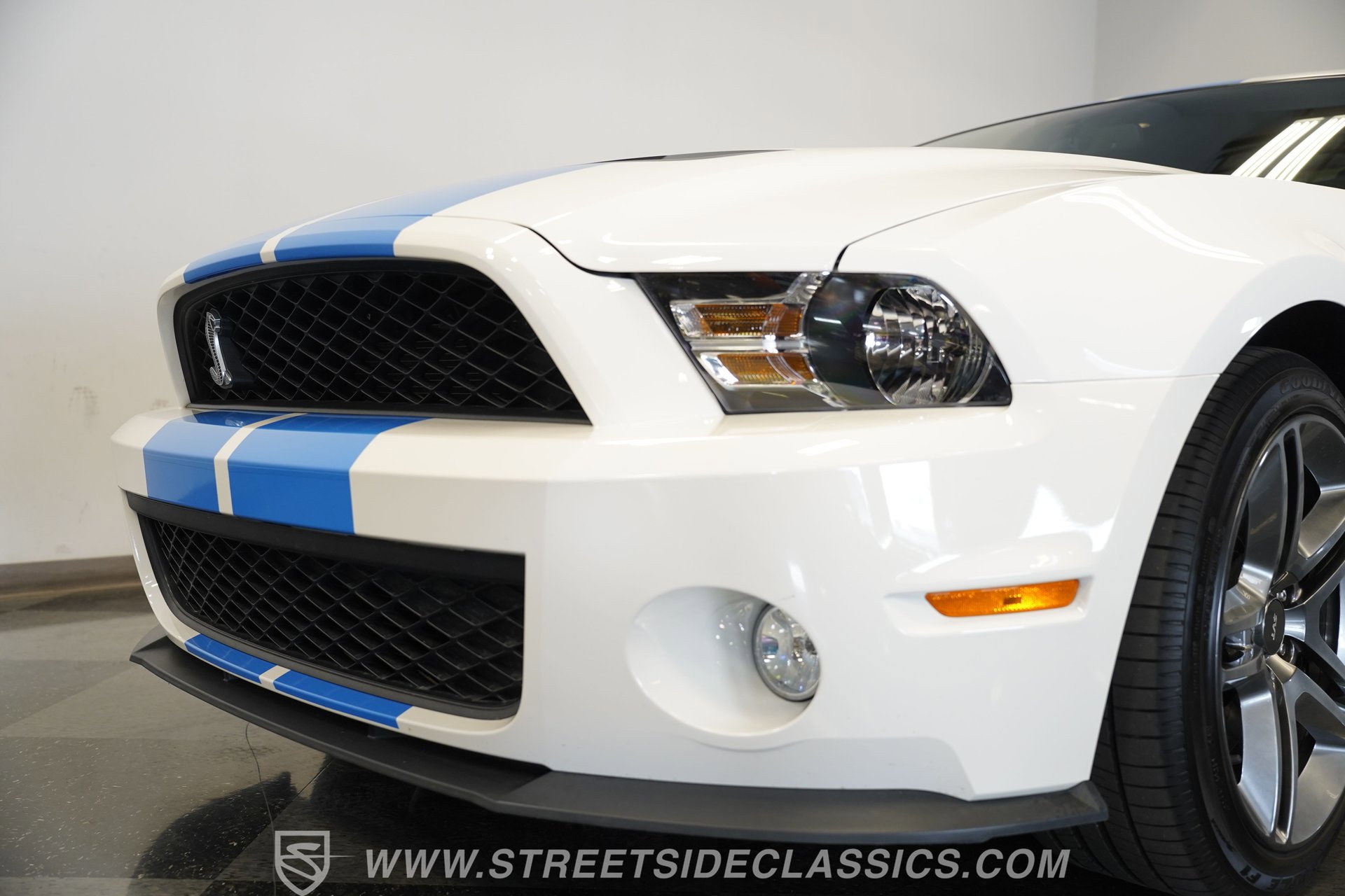 Used 2010 Ford Mustang Shelby GT500 image 24