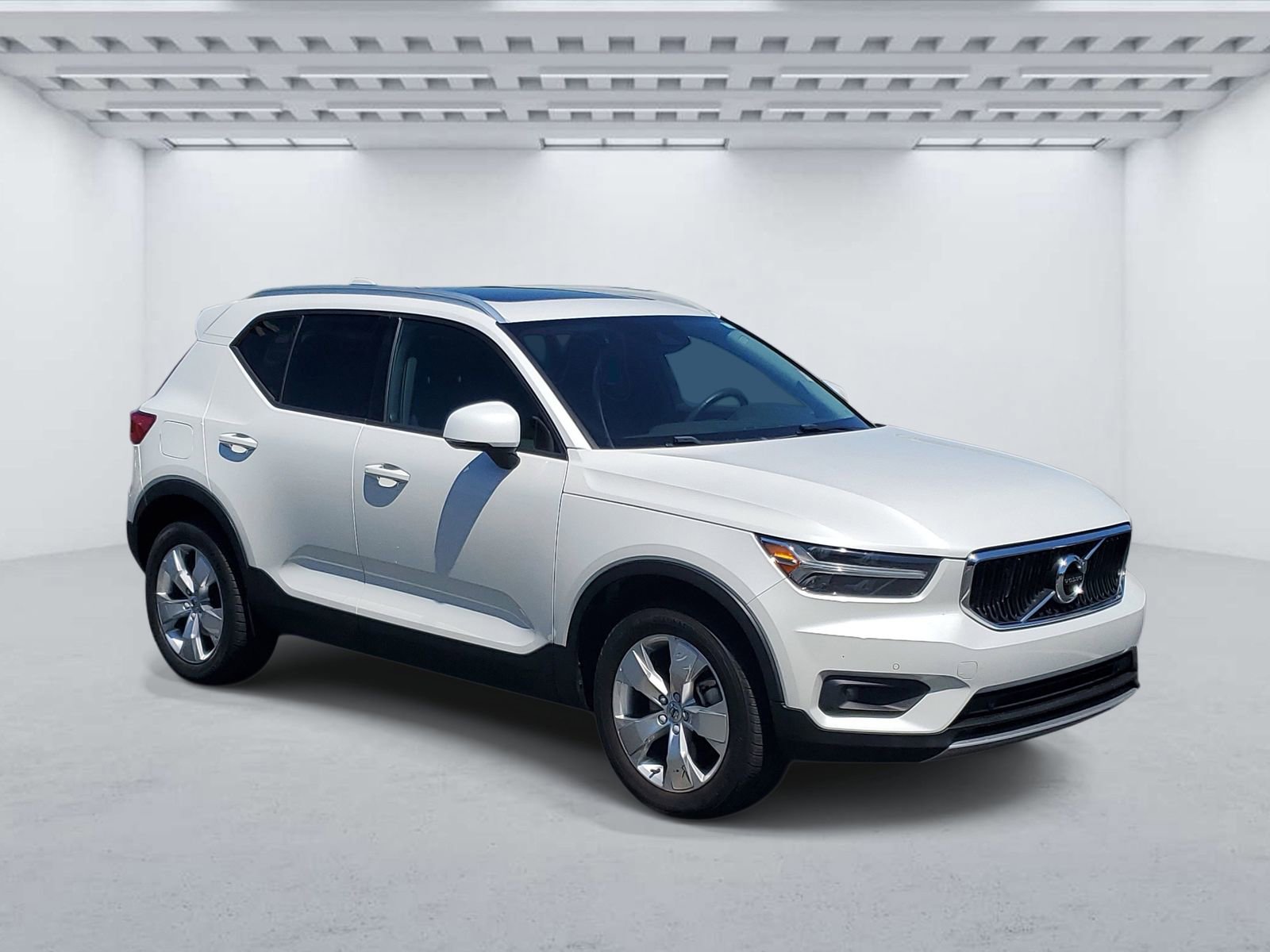 Used 2022 Volvo XC40 T5 Momentum