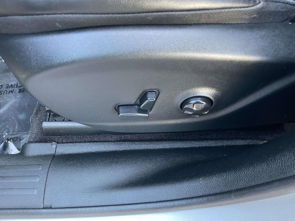 Used 2019 Jeep Cherokee Latitude Plus image 28