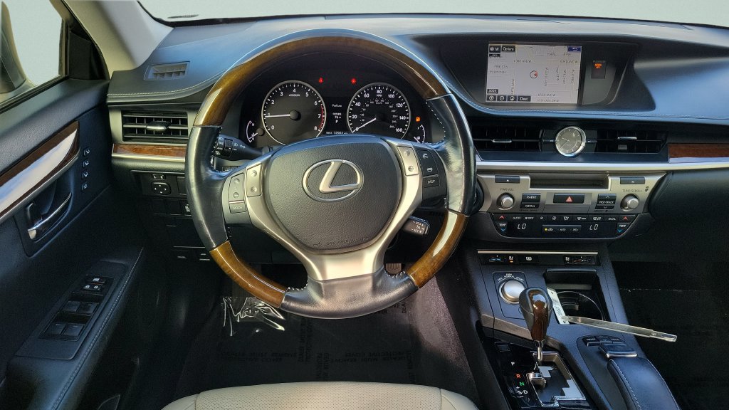 Used 2015 Lexus ES 350 w/ Luxury Package FWD image 12