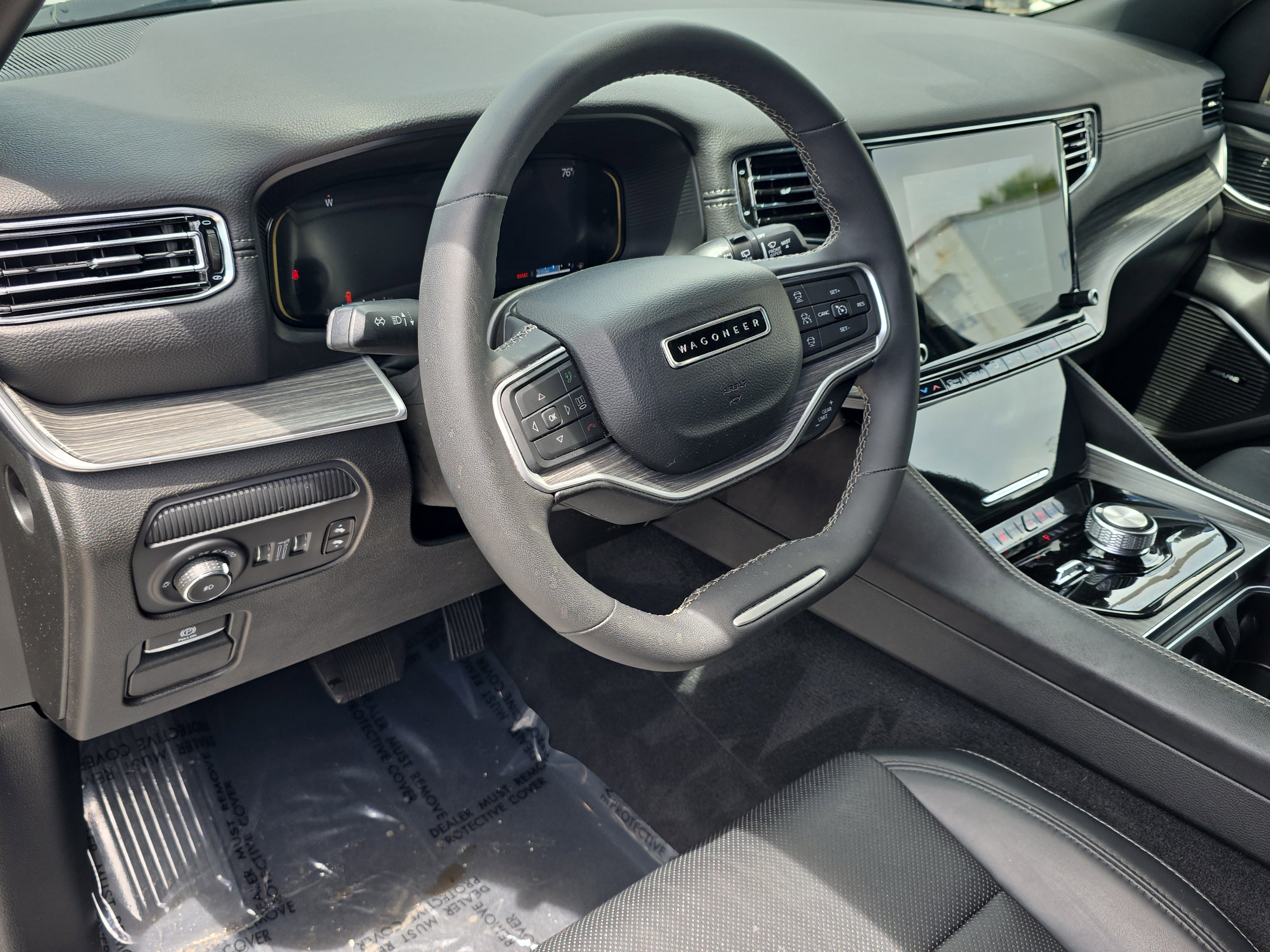 Used 2024 Jeep Wagoneer L Series II w/ Flexible Seating Group AWD/4WD image 27