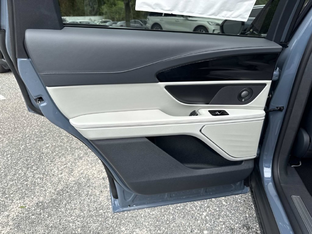 New 2026 Lincoln Nautilus Reserve AWD/4WD image 13