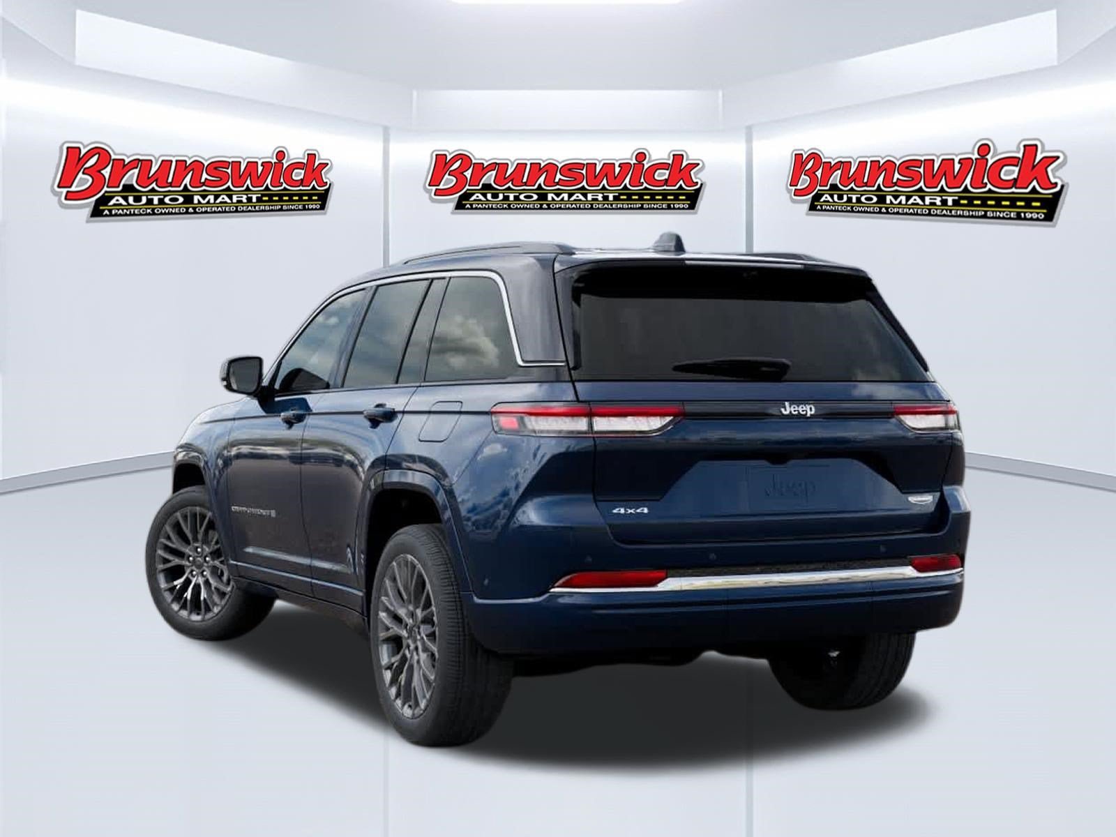 New 2027 Jeep Grand Cherokee Summit AWD/4WD image 3